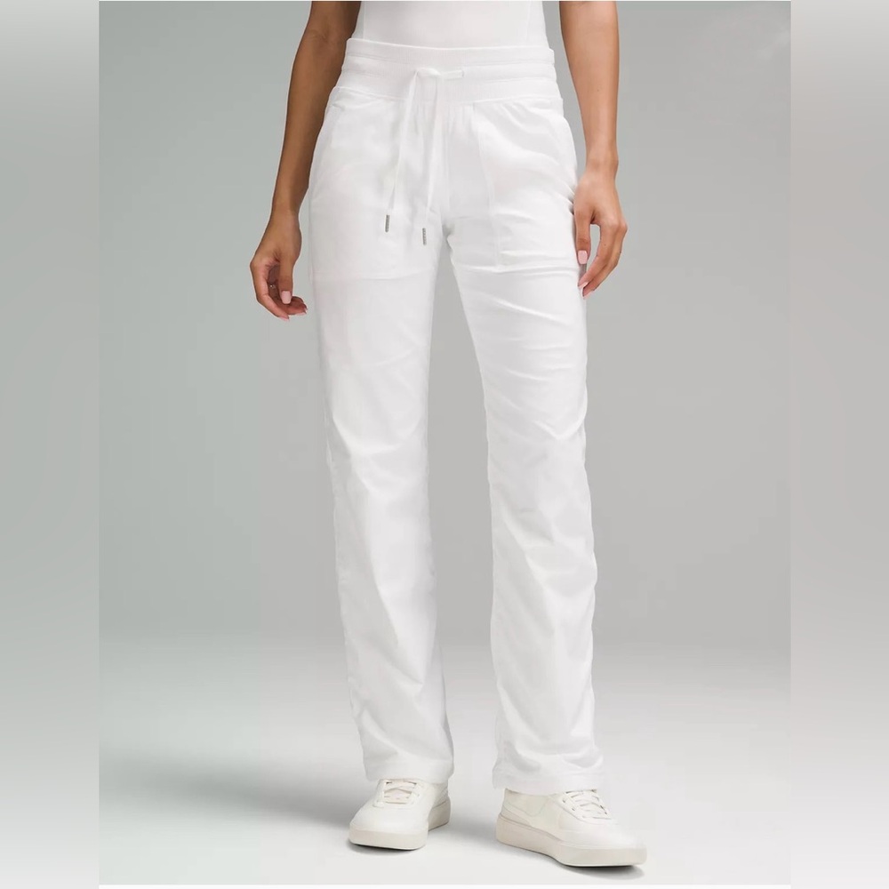 Lululemon Dance Studio Mid Rise Pant Short
SIZE 6 White Jogger Pants